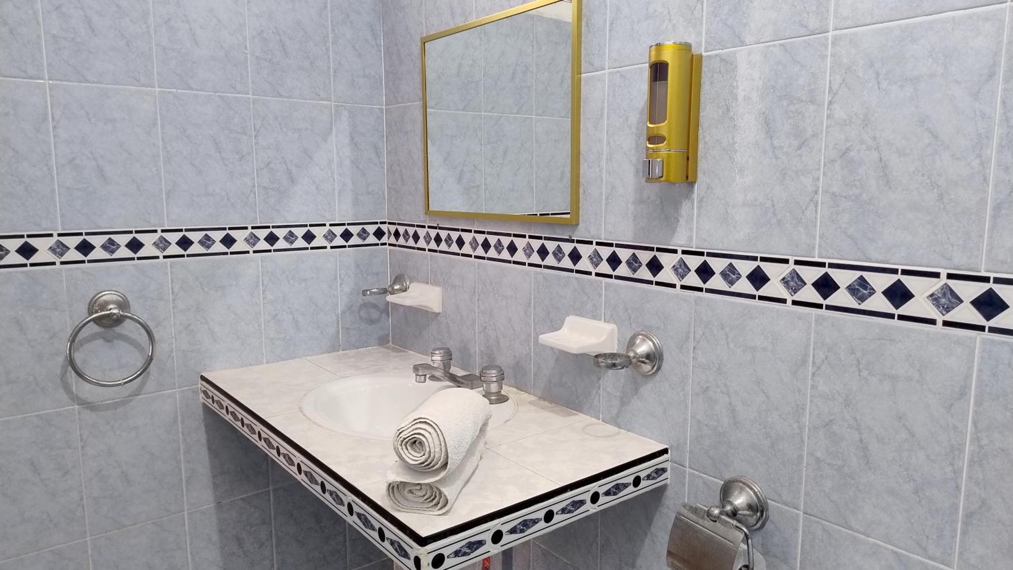 Spanglish Hostel Valladolid  Eksteriør bilde